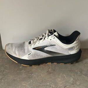 Mens Brooks Launch 9
